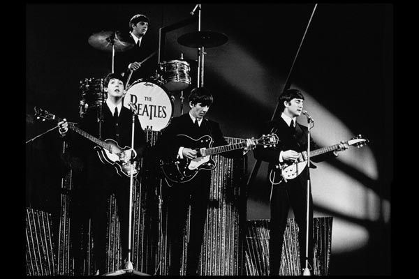 041. Постер: The Beatles на концерте в 1964 году