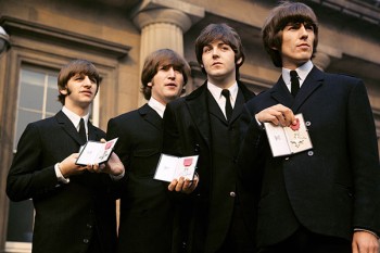 067. Постер: The Beatles, после награждения членов группы Орденами Британской империи
