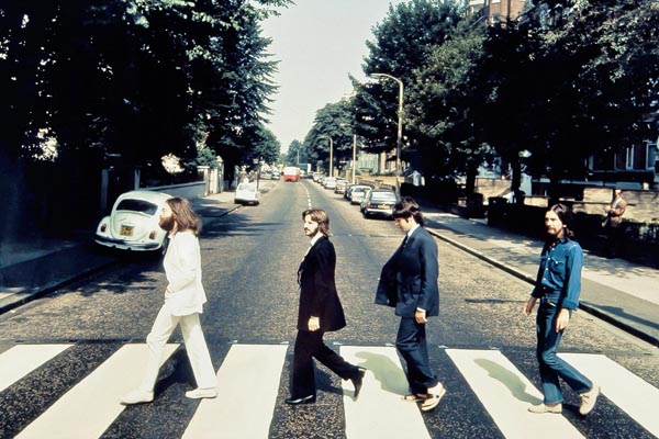 072. постер: Теперь обратно: на Abbey Road - фотосессия