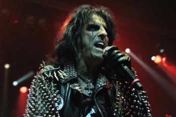 116. Постер: Один из первых шок-рокеров Alice Cooper