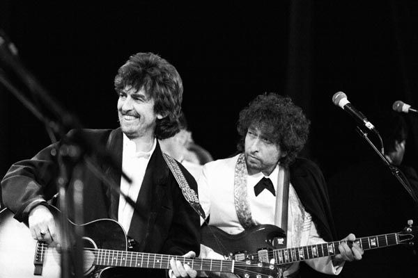 186. Постер: Рок звезды на сцене: George Harrison и Bob Dylan