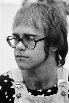 220. Постер: Elton John, популярный британский композитор, певец и пианист