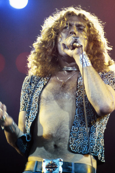 266-4. Постер: Robert Plant с микрофоном на сцене
