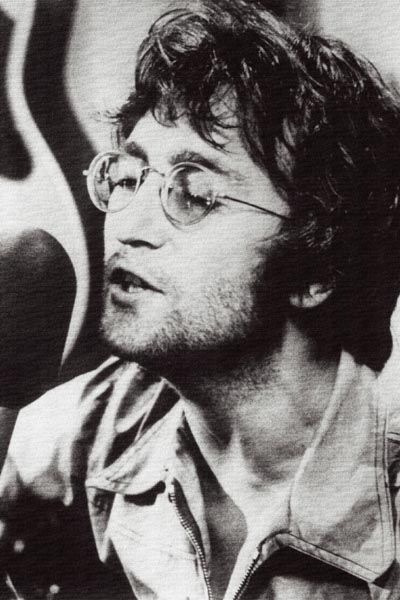 269. Постер: John Lennon занял достойное место в списке 100 величайших британцев всех времен