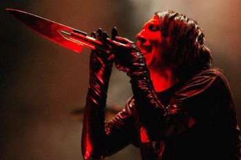 281. Постер: Marilyn Manson. Названием группы стал псевдоним ее вокалиста и бессменного лидера