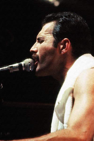 370. Постер: Freddie Mercury - лидер группы Queen во время концерта