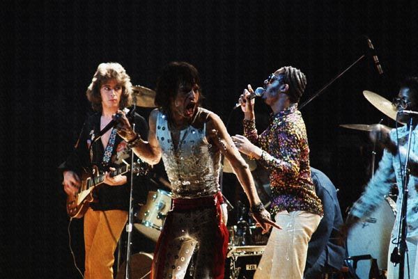 379. Постер: Mick Jagger и Stevie Wonder выступают на концерте в 1972