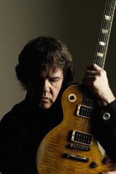 456. Постер: Gary Moore - ирландский гитарист, певец, автор песен, внесший заметный вклад в развитие стиля Blues-rock